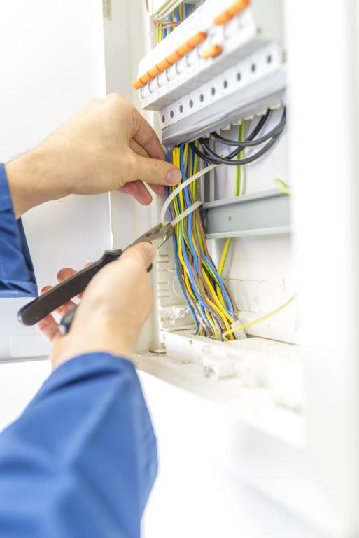 Électricien à Marly : quand faire appel à un professionnel ?
